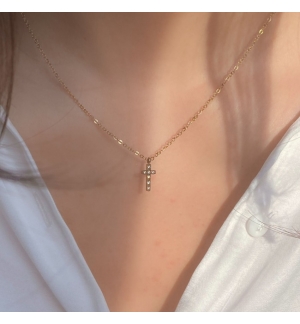 Collier avec pendentif mini croix en acier inoxydable