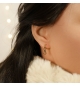 BOUCLES D'OREILLES TIGE PLAQUÉ OR 1 INFINI ET 1 CROIX OXYDES BLANCS SERTIS 